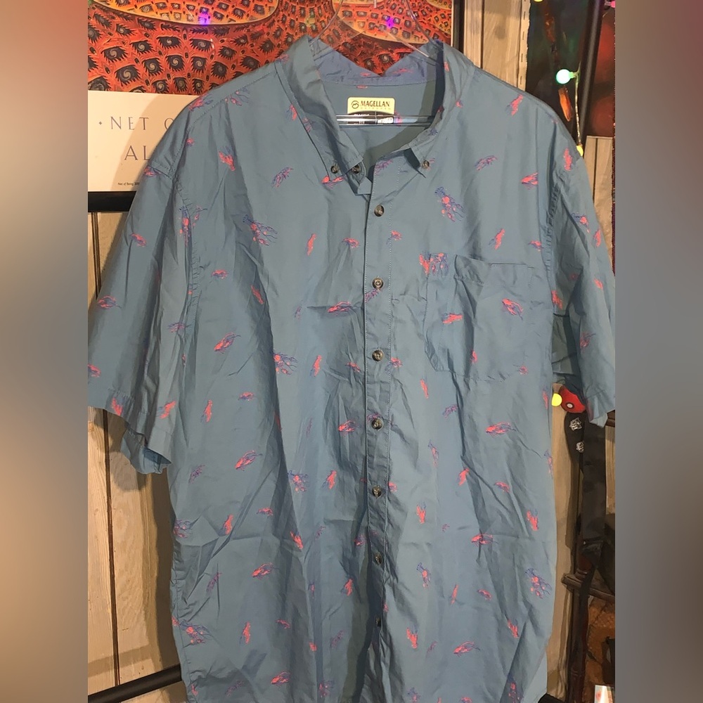 Magellan Outdoors Men’s 2XL Crawfish Print Button Down Shirt Blue Short Sleeve